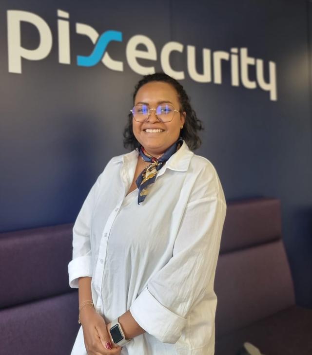 Linda LAMLAC – Administration des Ventes